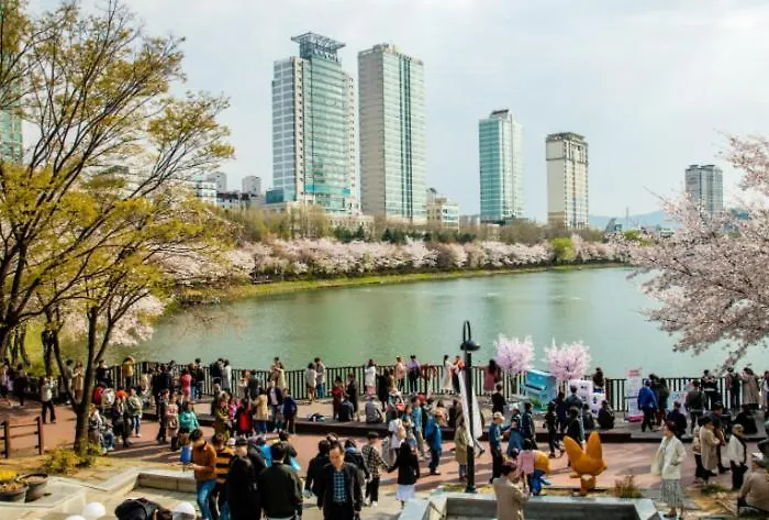 Апартаменты 석촌고분역 도보4분,강남에서 20분거리, 4인숙소 가족여행,잠실 롯데월드, 석촌호수,성수20분, *